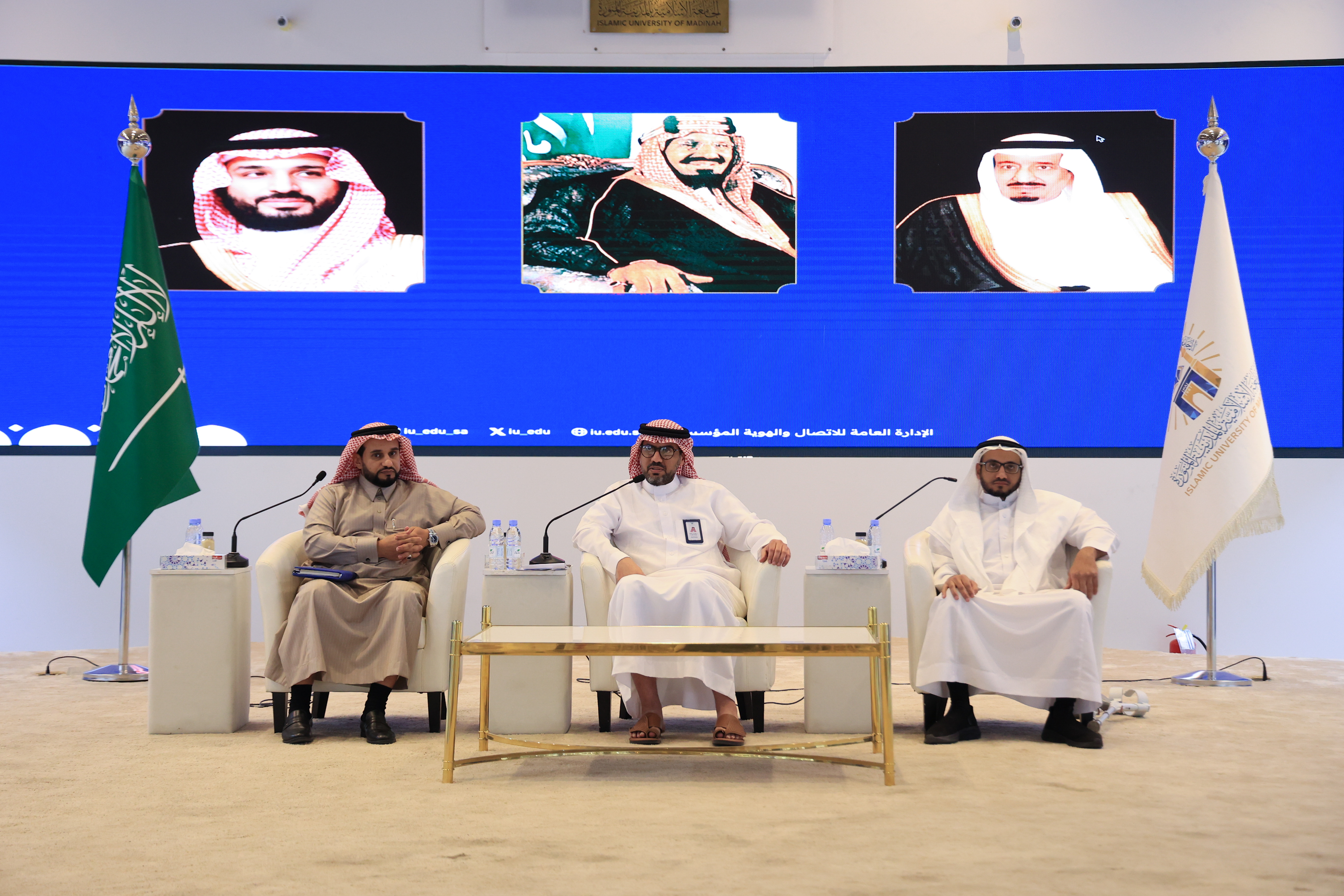 رئيس الجامعة الإسلامية يلتقي طلاب الدراسات العليا في لقاءٍ مفتوح